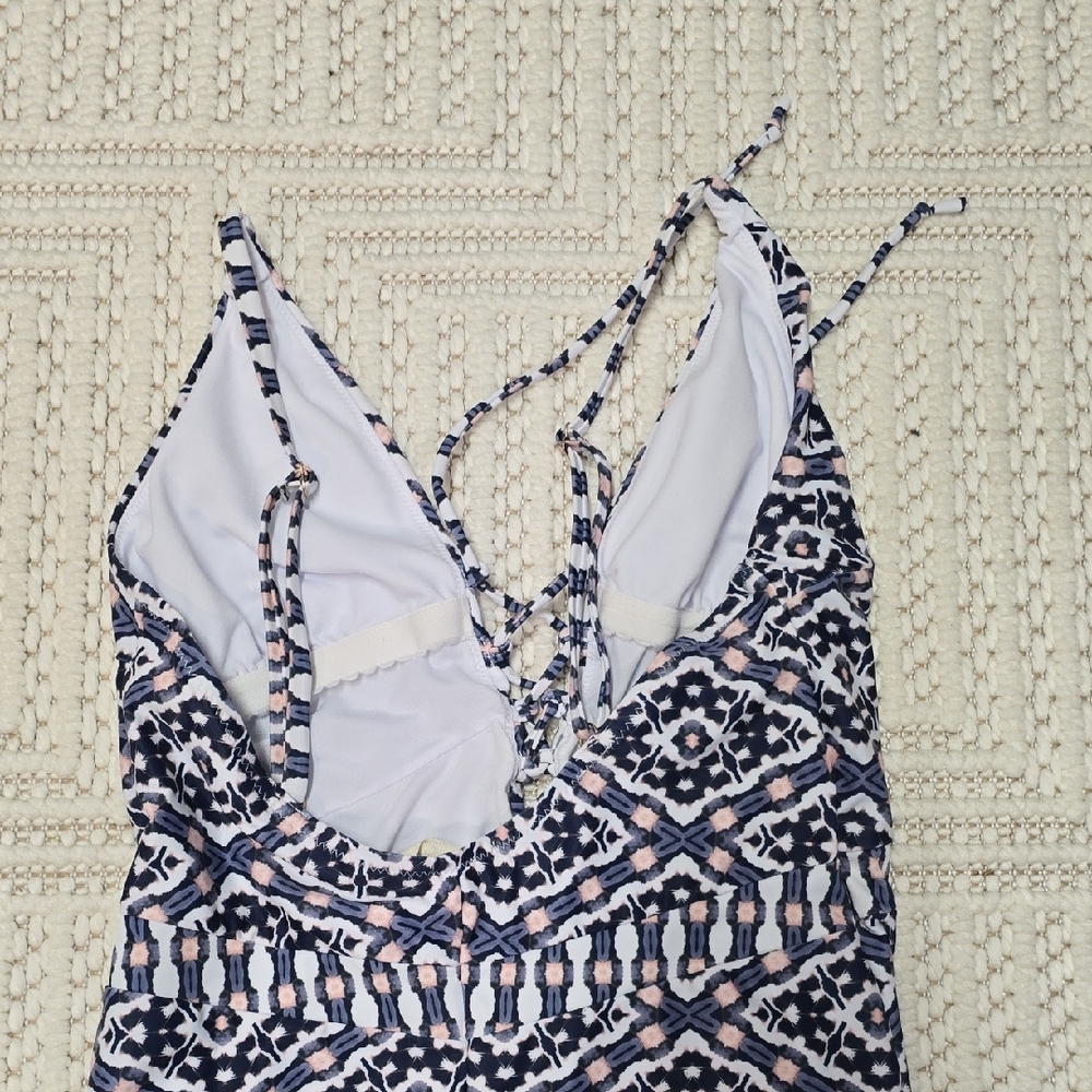 Jessica Simpson Black and White Geometric One Piece Swimsuit - Picture 8 of 12